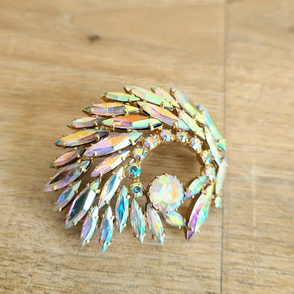 Vintage unsigned Sherman Aurora Borealis Rhinestones Brooch. Designer Jewelry. - Picture 4 of 7
